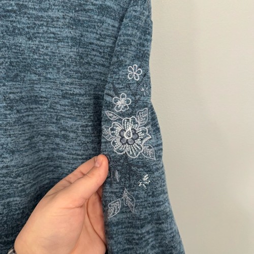 Alfred Dunner Niebieski Kwiatowy Haftowany Krótki Sweter z dekoltem Sowl Size Plus 1X - Zdjęcie 4 z 7