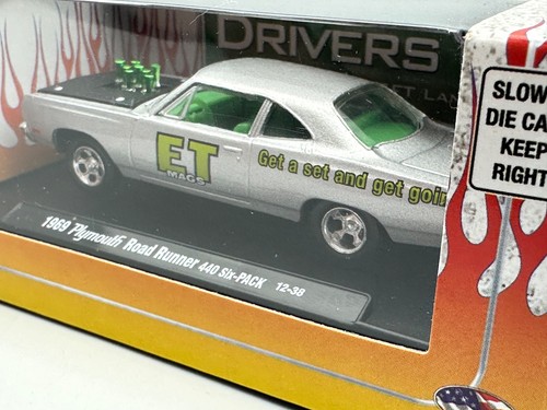 M2 Auto Drivers 1969 Plymouth Road Runner 440 Six-Pack, ET Mags 1:64, NIB - Picture 4 of 13
