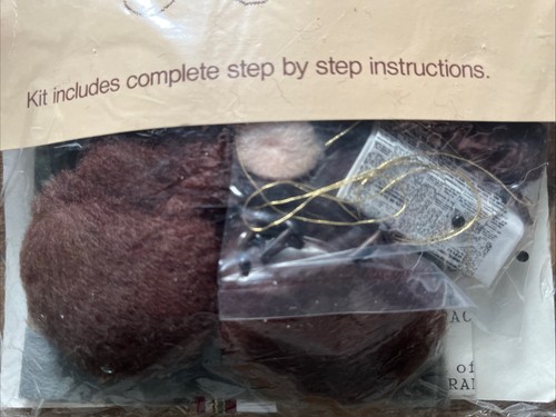 Osos de peluche Dale Burdett Pom Pom Kit artesanal "Vestidos para el éxito" Hace 2 osos - Imagen 3 de 3