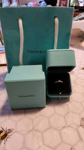 Tiffany & Co Exquisite Solitare Platinum 0.25 Crt Diamond Ring - Picture 2 of 5
