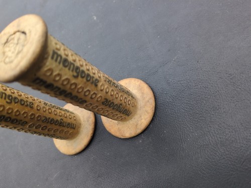 Mongoose Old School Bmx Grips White VHTF Original 80’s Very Rare Grips - Picture 9 of 11