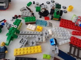 LEGO CREATOR - Ocean Explorer - 31045  , LEGO CITY A Lot Of Lego Character  