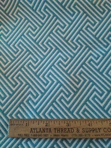 Modernes griechisches Schlüsseldesign auf Polsterstoff von Brick House Stoffe 31 Zoll x 54 Zoll - Bild 2 von 3
