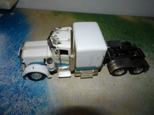 Revell 08892 Peterbilt 359 classic metal 1/24 con ciondolo Trans World - Foto 5 di 9