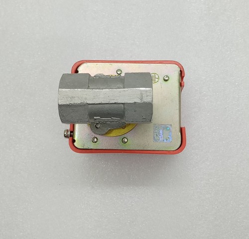 CASTLE Flow CONTROL WFS-12-T 1 to 100°C 10 bar Water Flow Switch Lot of 2 Pcs - Picture 7 of 9