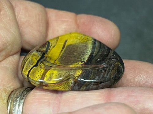 GORGEOUS HEART SHAPED WORRY STONE MADE FROM TIGER IRON !!! - Picture 3 of 19