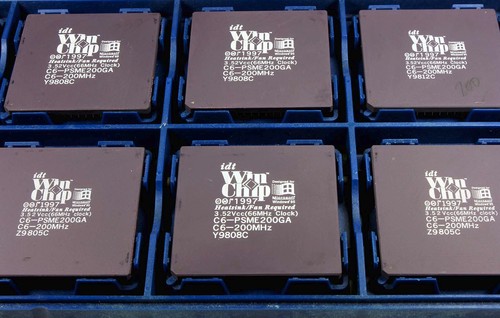 Vintage IDT WinChip 200MHz MMX CPU Processor — 66MHz FSB x 3.0 — Ceramic / Gold - Picture 1 of 3
