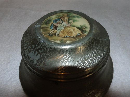 1930s Aluminum Powder Puff Wind Up Music Box Works w/issues Courting Couple #14 - Picture 4 of 10
