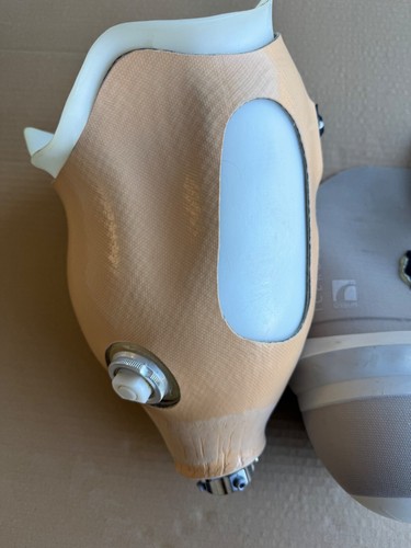 Otto bock C Leg 3C98 Above Knee Cup Socket Left Leg Ossur ICEROSS Sleeve Adult - Picture 5 of 19