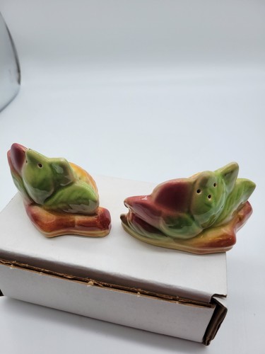 Shawnee Pottery-Yellow & Red Flowers Salt & Pepper Shakers - Picture 2 of 7