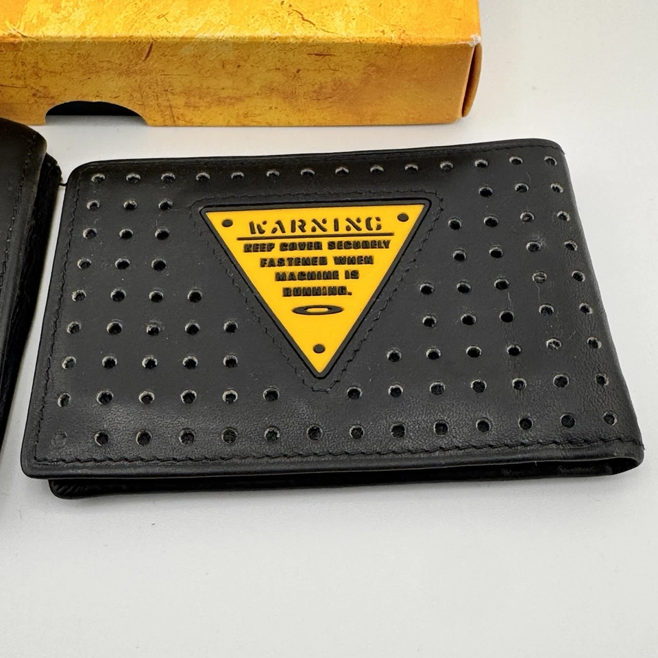 Cartera de cuero Oakley 2001 con icono plateado con inserción de tarjeta de crédito y caja original Foto 4 de 4