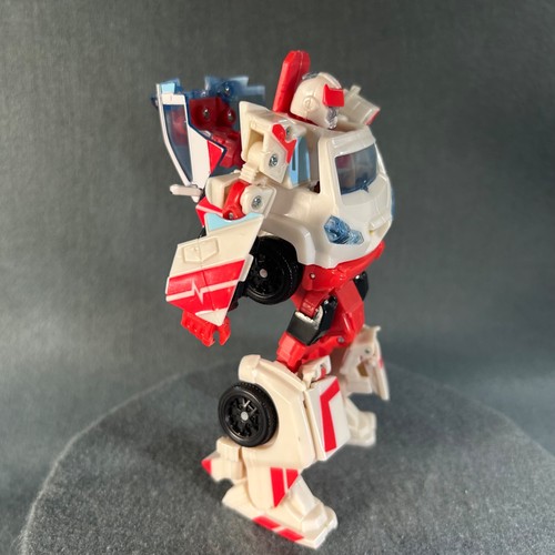 Transformers Universe Classic Series Deluxe Class Autobot Ratchet Figure Hasbro - Picture 5 of 13