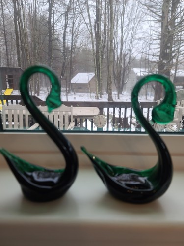 Pairpoint Glass Swan Pair, Green - Picture 7 of 9
