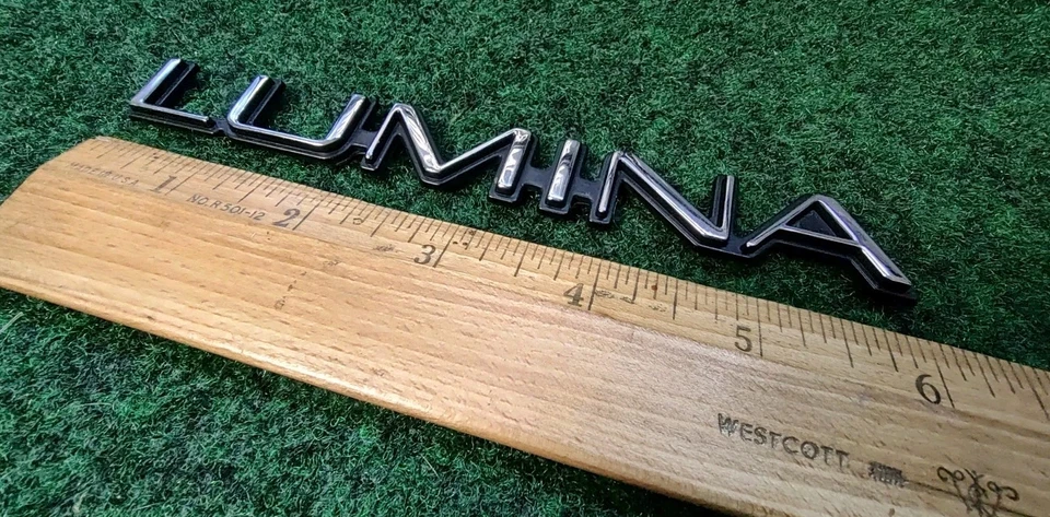 95 96 97 98 99 00 01 CHEVROLET LUMINA EMBLEMA TRASERO INSIGNIA SÍMBOLO OEM 9L7 Foto 2 de 4