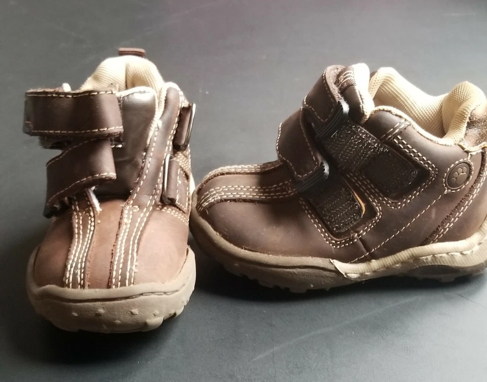 Buster Marrón Cuero Marrón Niño Botas de Senderismo Talla 5M En muy buen estado Infantil Zapatilla Zapato Foto 3 de 4