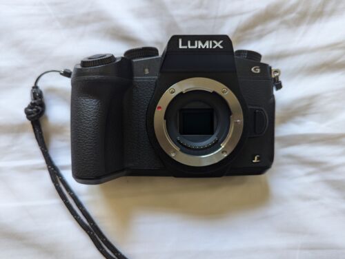 Panasonic Lumix DMC-G85 with Sigma f1.4 30mm DC DN Lens + Dummy Battery - Picture 2 of 7