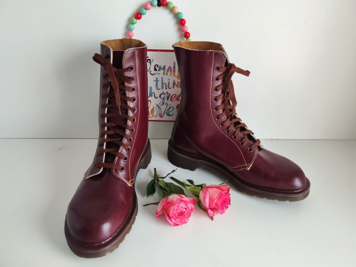 Dr Martens Hawkins Astronauts 1490 11 hole red england Dr Martens Hawkins Astronauts 1490 11 hole red england