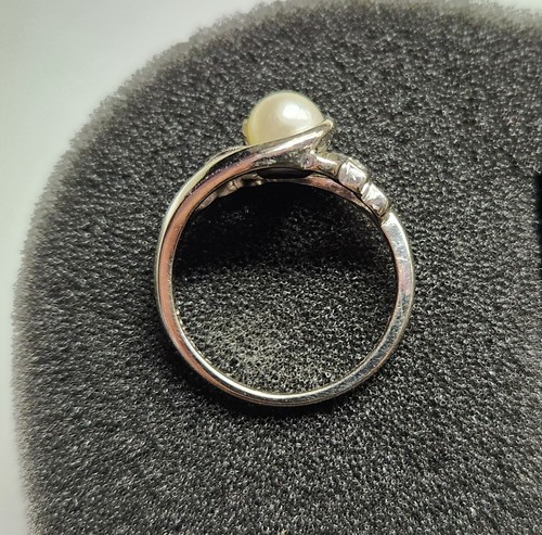 14k White Gold Pearl & Diamond Ring - Picture 5 of 7