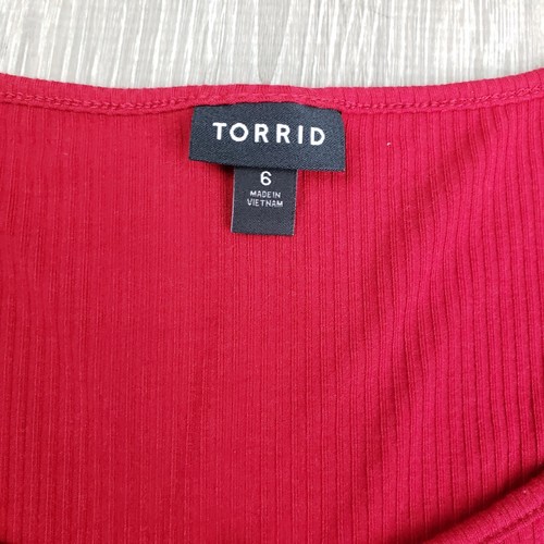 Camiseta Torrid Classic Fit Acanalada Henley Manga Larga Roja Talla Grande Para Mujer Talla 6” - Imagen 2 de 10