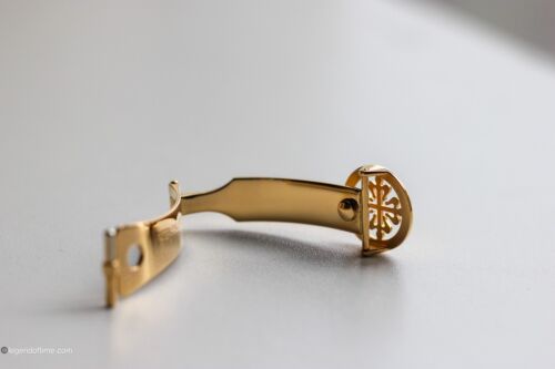Cierre de hebilla de despliegue de oro amarillo de 18 quilates Patek Philippe de 14 mm con cruz de Calatrava - Imagen 5 de 6