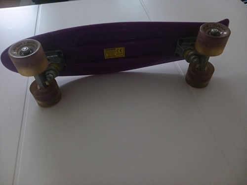 penny board mit Leuchtrollen in lila - Bild 5 von 5