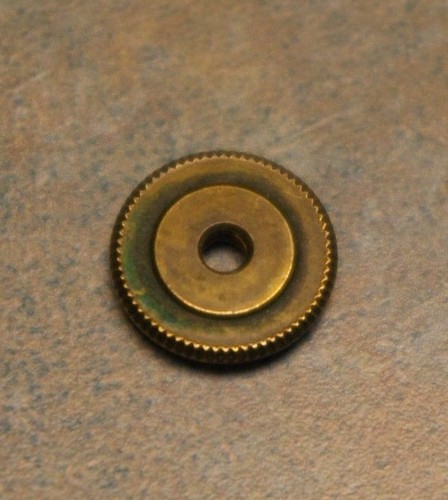 VINTAGE CANADIAN 'LOYOLA COLLEGE OF COMMERCE' 'MONTREAL' ENAMEL METAL PIN - Picture 8 of 9