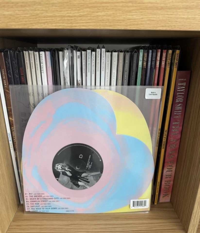 Taylor Swift - Lover (Live From Paris) Heart-Shaped Vinyl 2025 Repress - Image 2 of 4