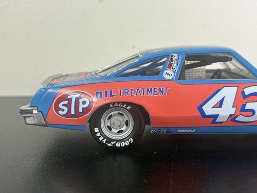 Franklin Mint Richard Petty's #43 1977 Oldsmobile Clear-Cast Race Car-1:24 Mint - Picture 3 of 15