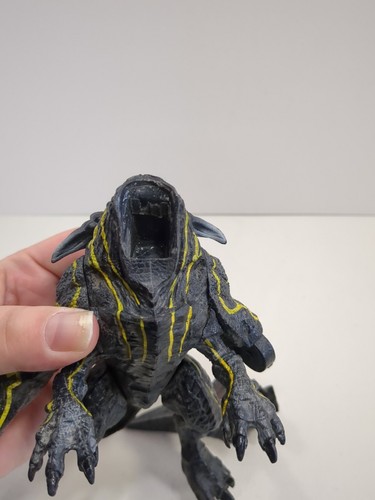 NECA Pacific Rim 2013 Movie Kaiju Knifehead 7" Pre-owned Not Complete - Picture 8 of 17
