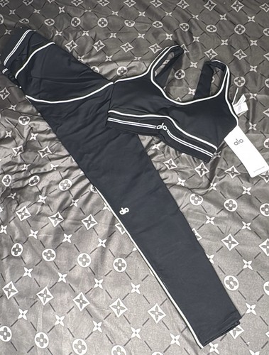 Alo Yoga Airbrush Herz Throb BH & Leggings Set - Schwarz, mehrere Größen - Bild 3 von 7