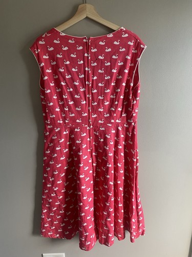 Vestido Lindy Bop Retro 2XL Elegante Rosa Coral Blanco Cisne 50’ Sweetheart Barbie - Imagen 6 de 8