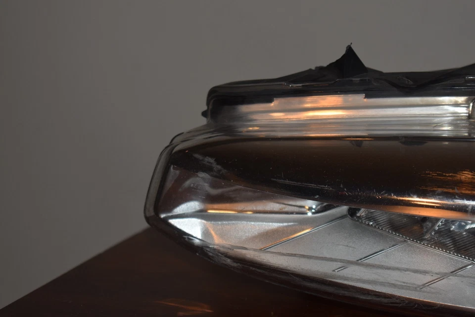 LAND ROVER DISCOVERY SPORT LUZ ANTINIEBLA LATERAL IZQUIERDA 2015-2019 OEM FJ32-15201-AB Foto 2 de 4