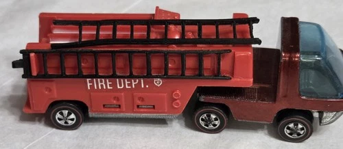 VINTAGE HOT WHEELS REDLINE THE HEAVY WEIGHTS FIRE TRUCK AND TRAILER
