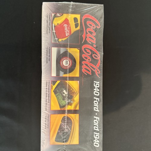 AMT/Ertl Coca Cola 1940 Ford 1/25 scale Plastic Model Kit - Sealed - Picture 2 of 3