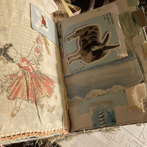 Junk Journal - Grungy Art Book - Picture 10 of 17