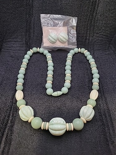 Avon "Burst of Spring" Apple Jade Green Beaded Necklace & Pierced Earring Set 88 - Picture 3 of 16