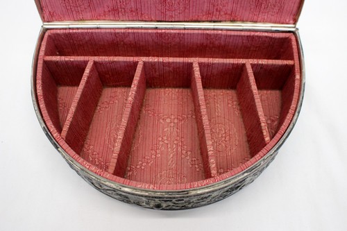 💥CAJA DE BARATIJAS DE JOYERÍA DEL SIGLO XIX con bisagras placa de plata QUERUBÍN ORNAMENTADO Ángel 💥 - Imagen 4 de 20
