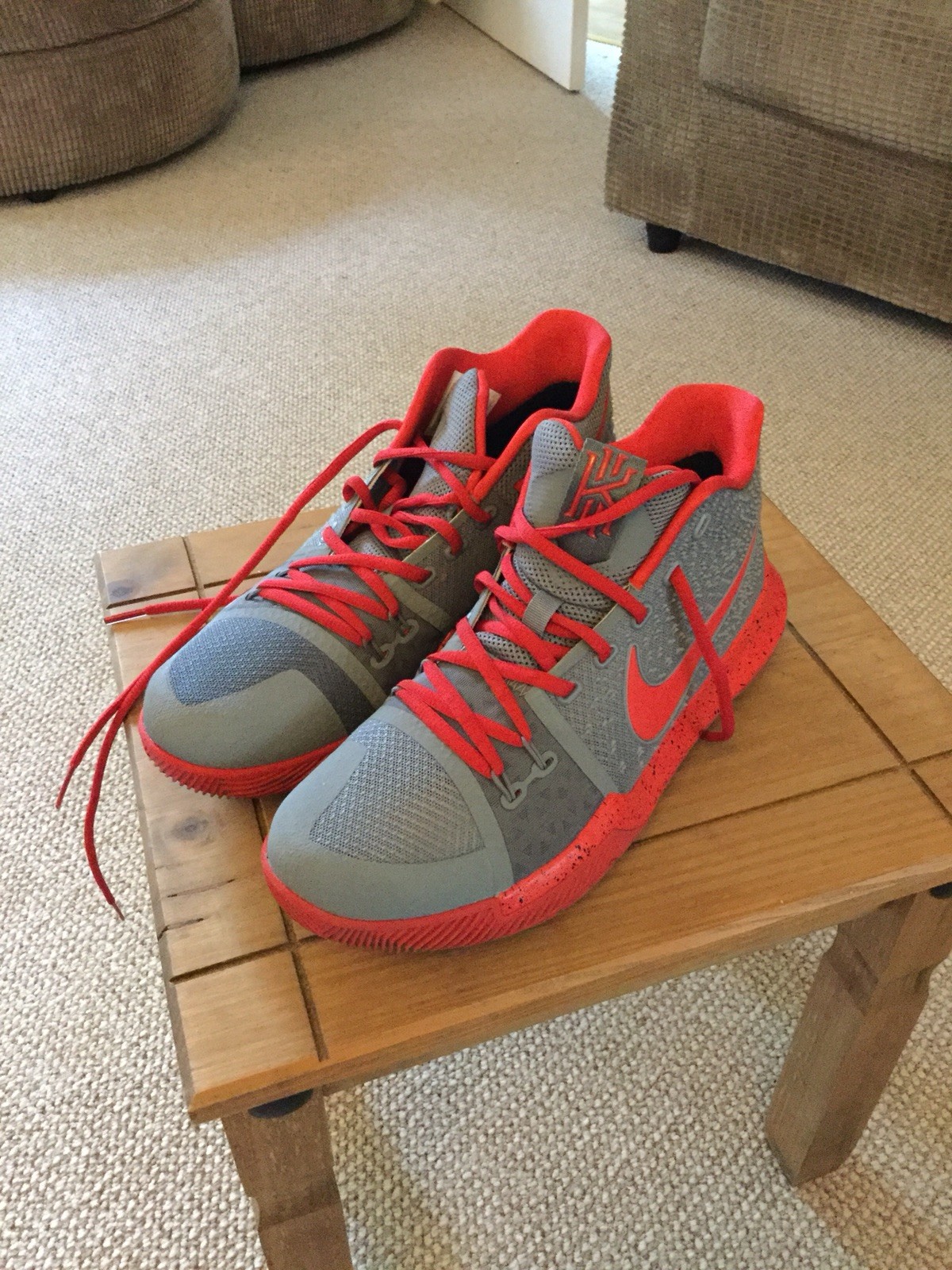 Nike Kyrie 3’s, Regno Unito misura 8.5 Scarpe classiche da uomo Nike Kyrie 3’s, Regno Unito misura 8.5 Scarpe classiche da uomo