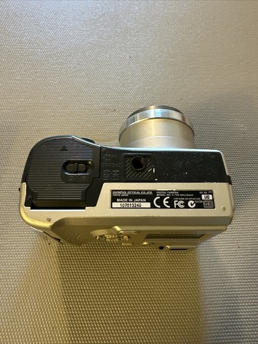 Olympus CAMEDIA C-720 Ultra Zoom 3.0MP Digital Camera - Silver - Picture 9 of 16
