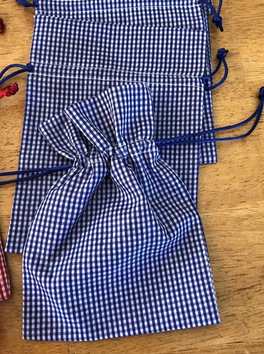 10 Bolsas de regalo con cordón Fiesta Favores Bolsas de joyería 5"" x 7"" 5 Rojo y 5 AZUL - Imagen 2 de 3
