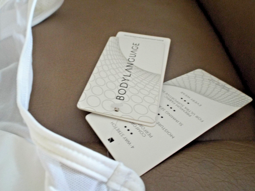 NEW***BODY LANGUAGE Sz M SPORTS BRA white!! - Picture 3 of 5