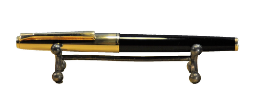 "Pelikan" P 30 Black/Gold> 18C Gold nib German c.1969's Fountain pen