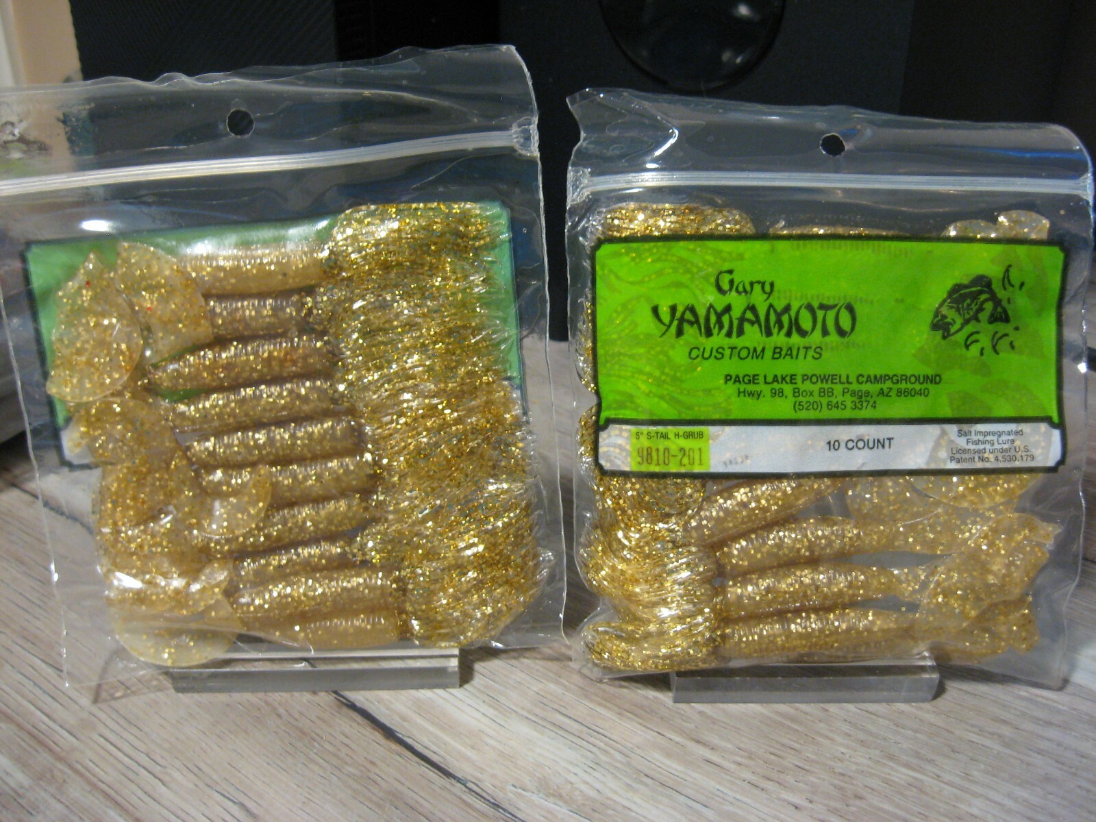 Gary Yamamoto Fishing Baits 5 Single Tail Hula Grub / Clear Gold Flake