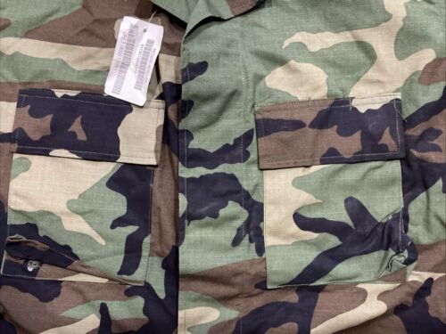 US MILITARY WOODLAND CAMO HOT WEATHER RIPSTOP COMBAT COAT Medium Regular Nuovo con etichette - Foto 9 di 12