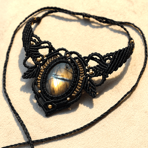 Collana Cristallo Girocollo Micro Macramè Labradorite Naturale Flash Dorato Fatta a Mano - Foto 5 di 10