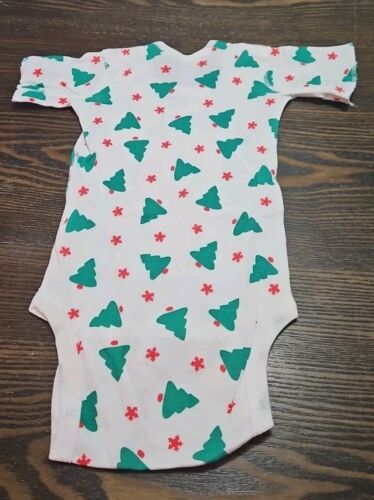 Vintage 90's Winnie The Pooh Baby Size 14-18lbs. Bodysuit Pooh & Christmas Trees - Picture 4 of 4