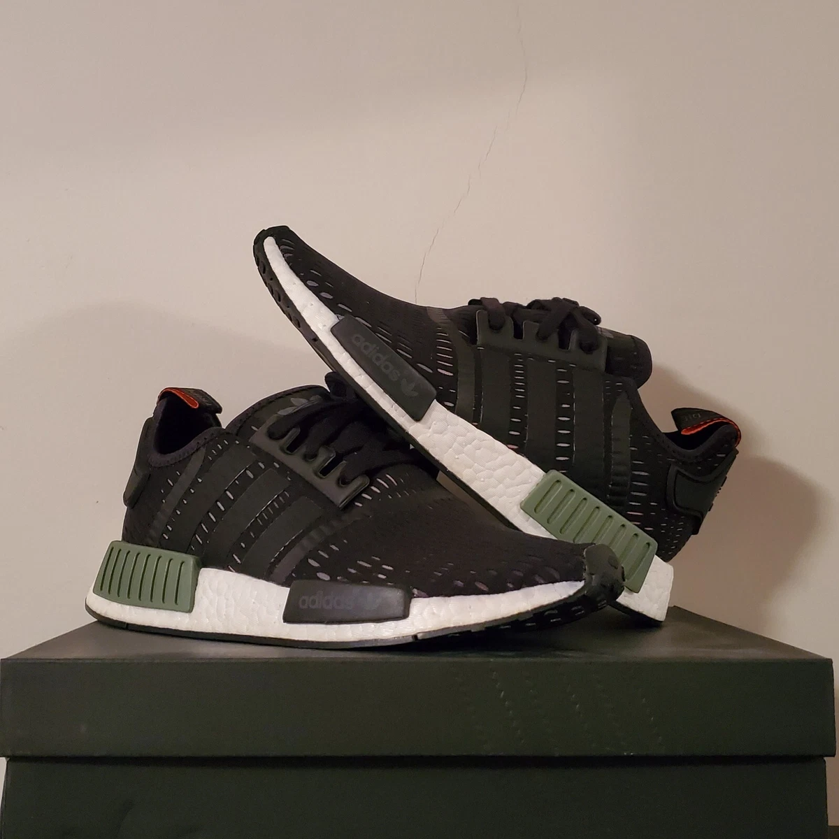 BB1357】- ADIDAS NMD R1 BLACK ARMY GREEN - SIZE 8.5 - NEW eBay