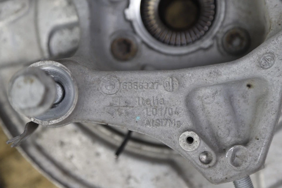 2017 - 2020 BMW 530i 540i G30 REAR LEFT DRIVER SIDE SPINDLE KNUCKLE HUB OEM - Image 4 of 4