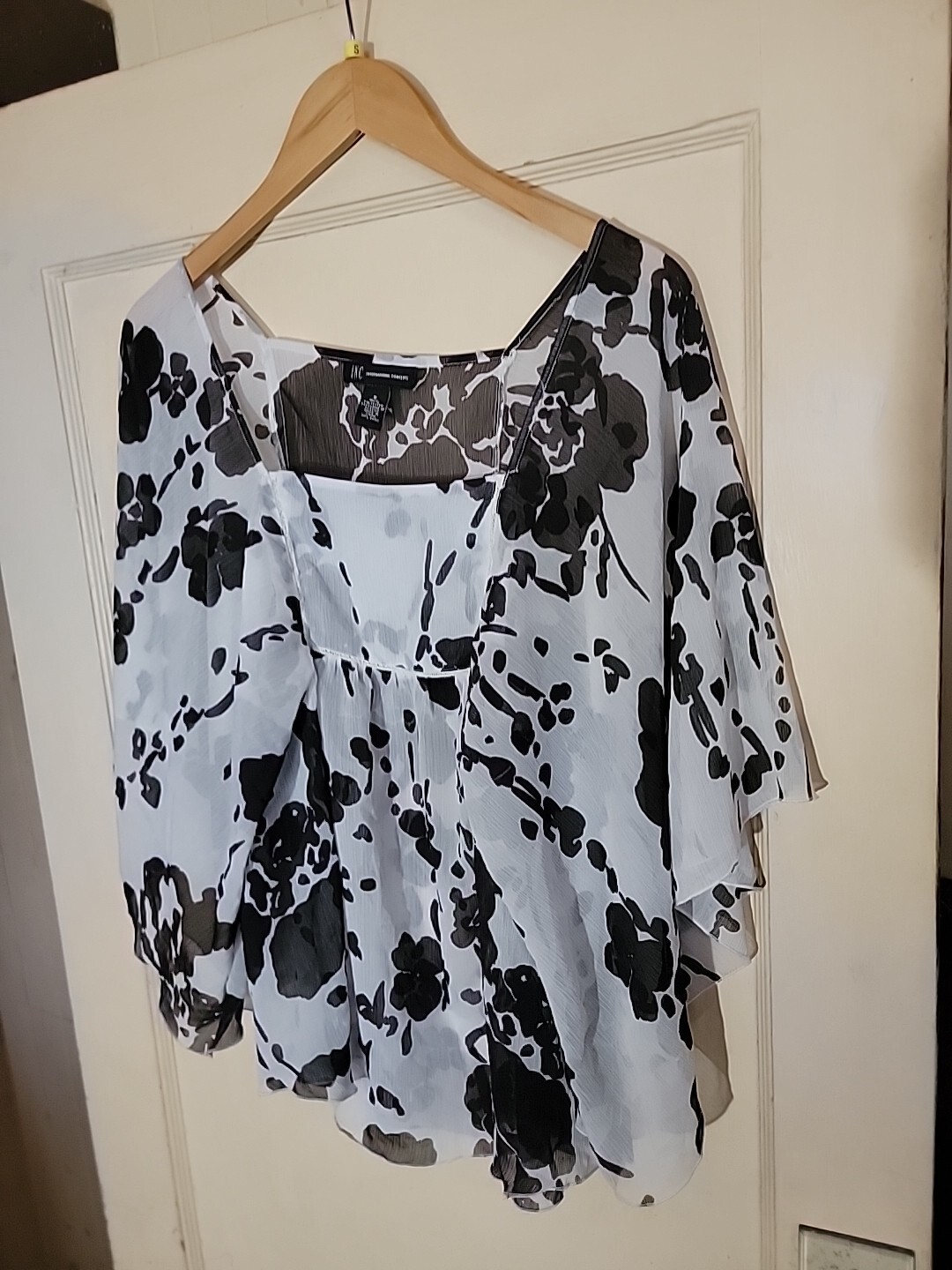 Picture 2 of 24