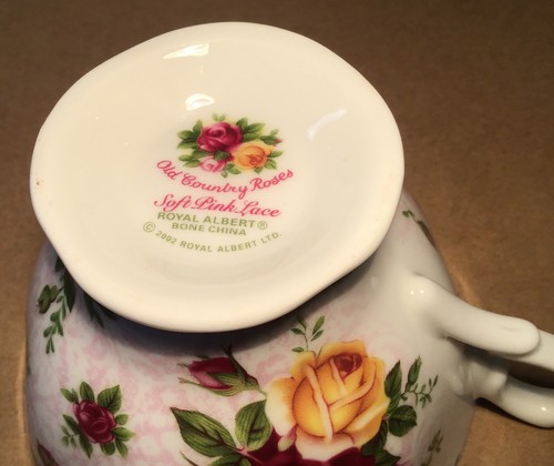 Royal Albert Old Country Roses Soft Pink Lace 2002 Teacup & Footed Saucer New - Picture 6 of 12